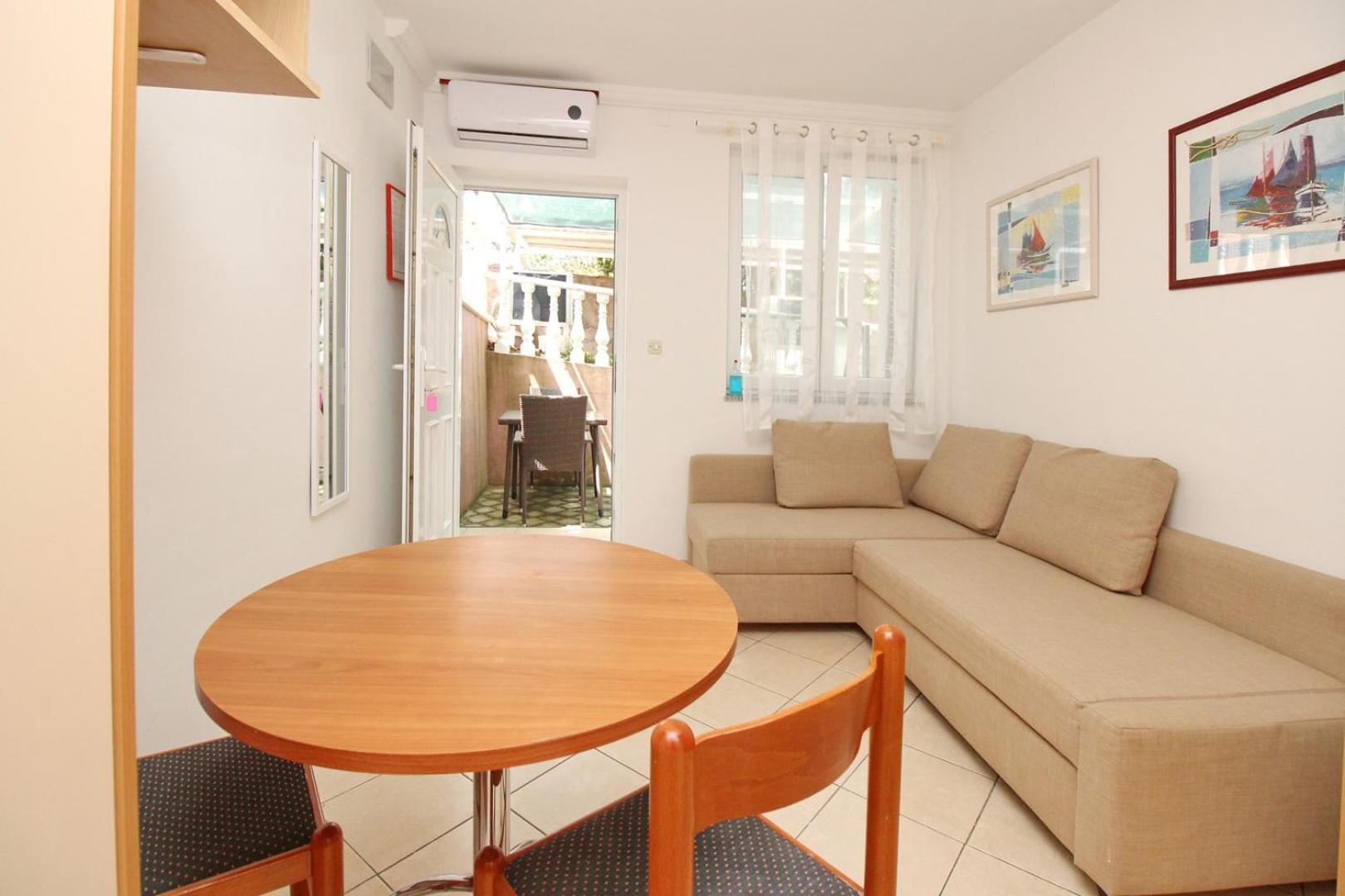 באסקה Apartments Lovincic מראה חיצוני תמונה
