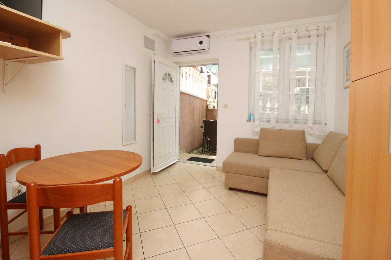 באסקה Apartments Lovincic מראה חיצוני תמונה